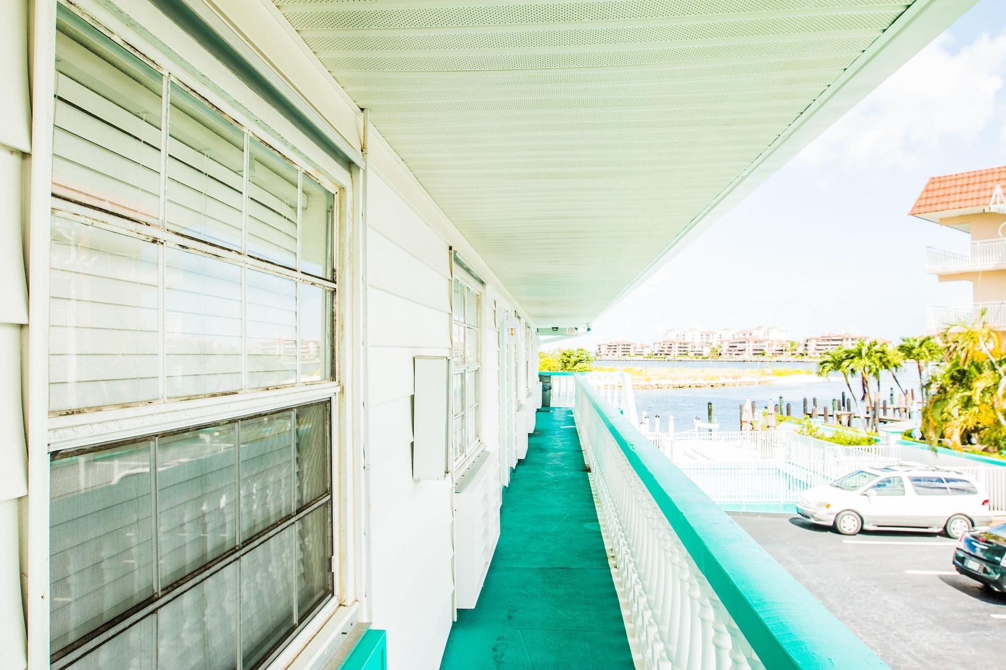 The Boathouse Motel Marco Island Exterior photo